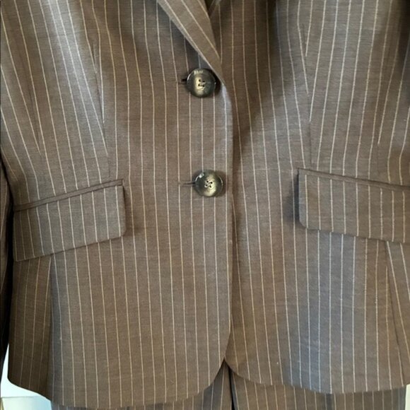 Tahari sz 4P Pinstripe Brown Suit Set euc - Picture 5 of 10